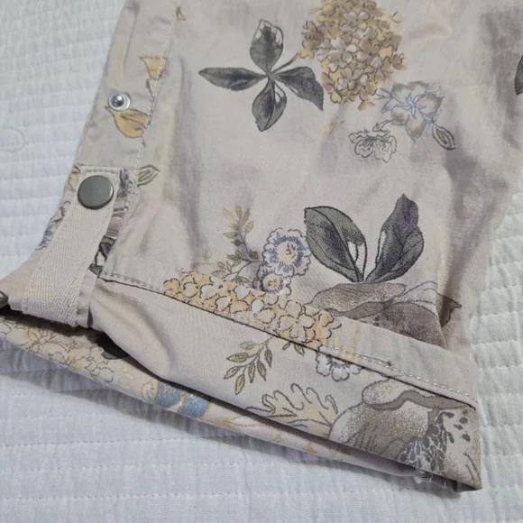 Women's Democracy "Flex"-ellent Beige Floral Crop Pants Size 12 - Picture 12 of 14